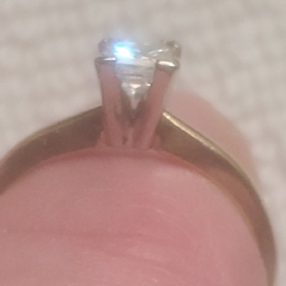 Gold Women's Ring with Clear Stone Size 7